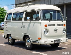 車道をはしる車