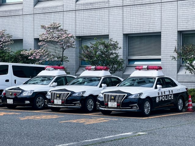 新潟県警パトカー　photoAC　警察_パトカー_防犯