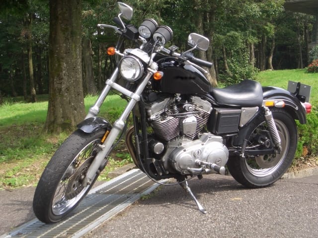 バイク_駐車場_オートバイ_ツーリング_photoAC