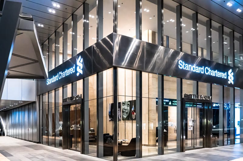 香港の中環(セントラル)にあるスタンダードチャータード銀行_ぱくたそ