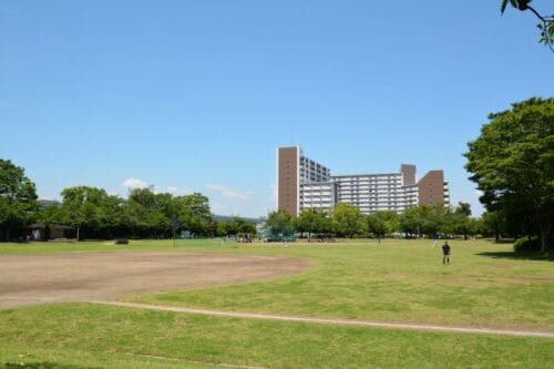 スポーツ 広場 都会の公園・野球グラウンド01_s